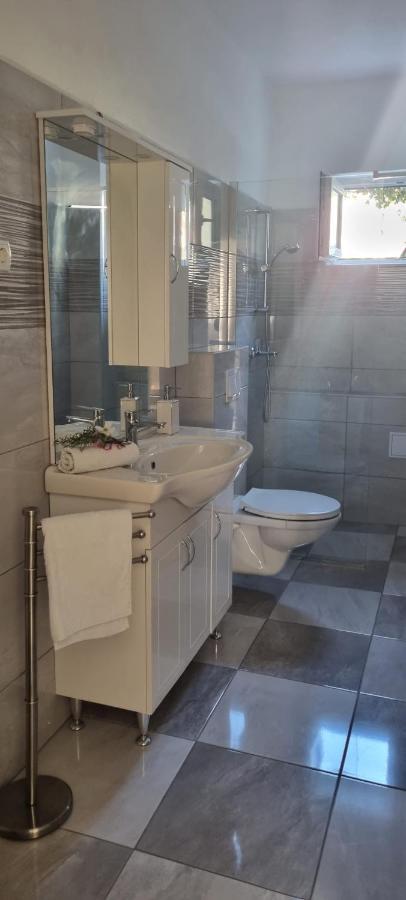 Apartments Cambellezza Kastela Luaran gambar